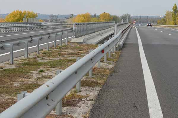 Завершено будівництво мосту через залізницю на об'їзній дорозі навколо Лубен (ФОТО)