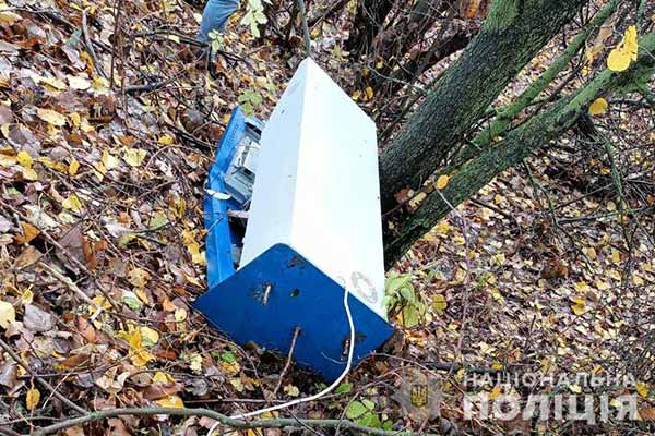 На Полтавщині затримали крадіїв платіжних терміналів IBox