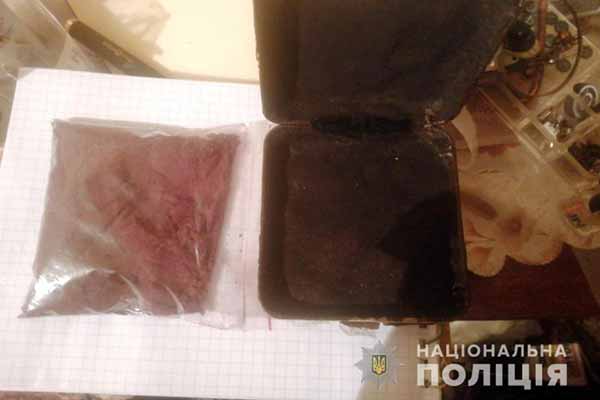 трьох осіб викрито на збуті наркотичних засобів