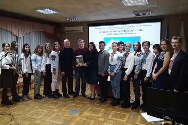 У Полтаві відзначили День Гідності і Свободи У Полтаві відзначили День Гідності і Свободи