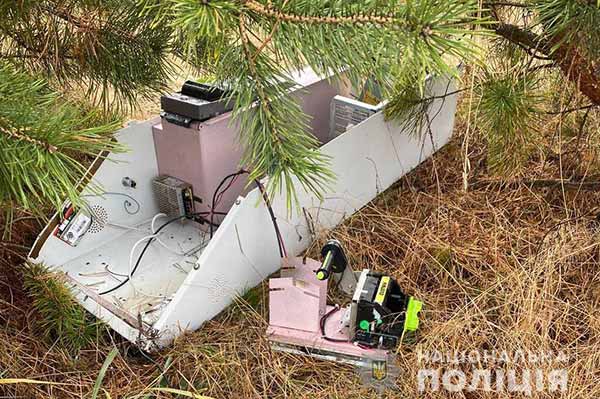 На Полтавщині затримали крадіїв платіжних терміналів IBox