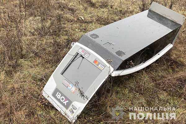 На Полтавщині затримали крадіїв платіжних терміналів IBox