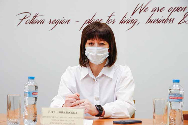 Учителям Полтавщини вручили майже 2500 ноутбуків