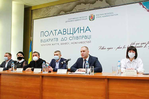 Учителям Полтавщини вручили майже 2500 ноутбуків