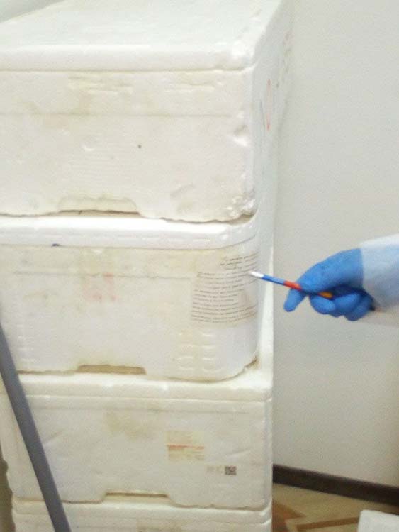 Сировина невідомого походження і повна антисанітарія Сировина невідомого походження і повна антисанітарія