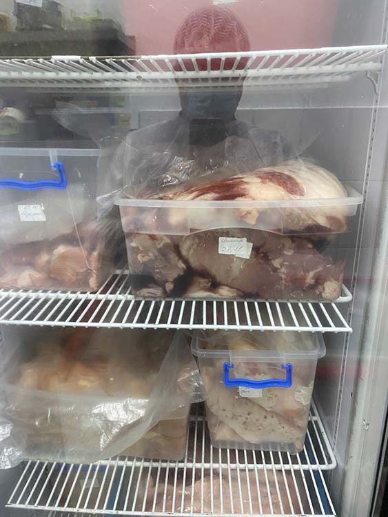 Сировина невідомого походження і повна антисанітарія Сировина невідомого походження і повна антисанітарія