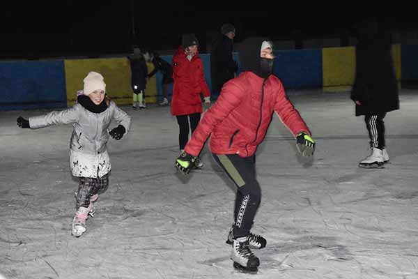 У Пирятині запрацювала ковзанка У Пирятині запрацювала ковзанка