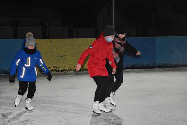 У Пирятині запрацювала ковзанка У Пирятині запрацювала ковзанка