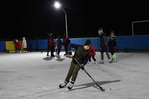 У Пирятині запрацювала ковзанка У Пирятині запрацювала ковзанка