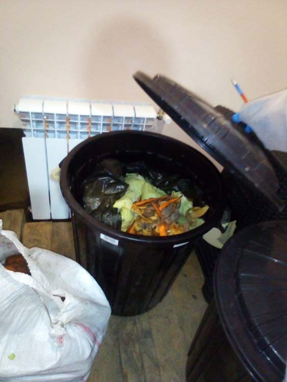 Сировина невідомого походження і повна антисанітарія Сировина невідомого походження і повна антисанітарія