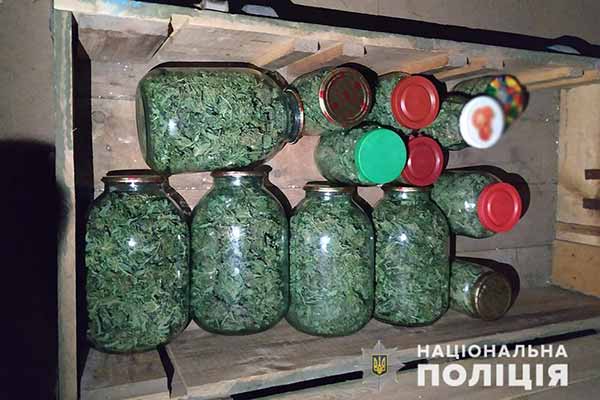 збут наркотиків на території Полтавщини