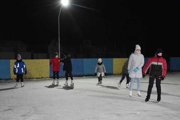 У Пирятині запрацювала ковзанка У Пирятині запрацювала ковзанка