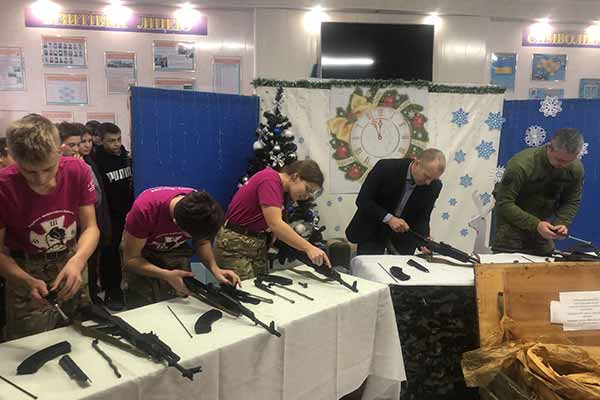 Опорний заклад «Вовчицький ліцей ЛМР» отримав навчальну зброю Опорний заклад «Вовчицький ліцей ЛМР» отримав навчальну зброю