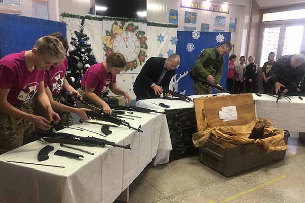 Опорний заклад «Вовчицький ліцей ЛМР» отримав навчальну зброю Опорний заклад «Вовчицький ліцей ЛМР» отримав навчальну зброю