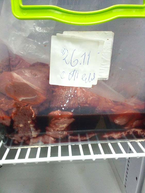 Сировина невідомого походження і повна антисанітарія Сировина невідомого походження і повна антисанітарія