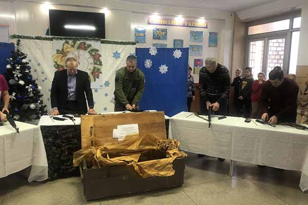 Опорний заклад «Вовчицький ліцей ЛМР» отримав навчальну зброю Опорний заклад «Вовчицький ліцей ЛМР» отримав навчальну зброю