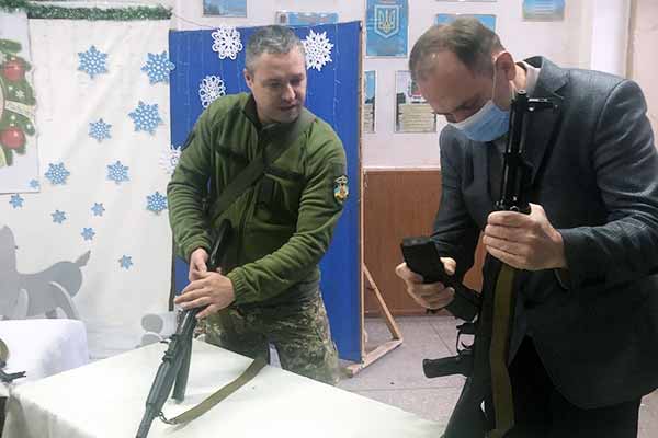 Опорний заклад «Вовчицький ліцей ЛМР» отримав навчальну зброю Опорний заклад «Вовчицький ліцей ЛМР» отримав навчальну зброю