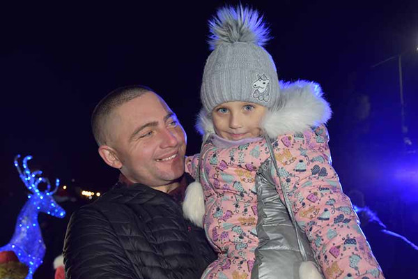 У Пирятині засяяла головна ялинка