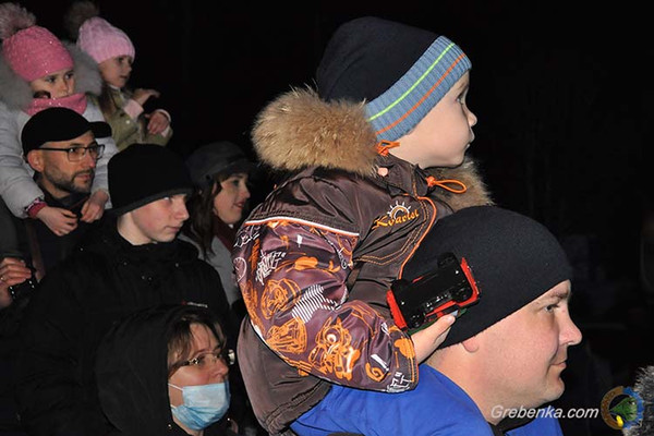 У Гребінці засяяла новорічна ялинка