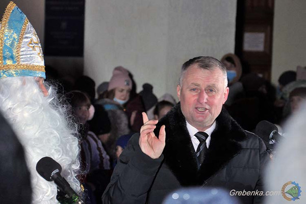 У Гребінці засяяла новорічна ялинка