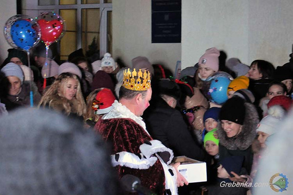 У Гребінці засяяла новорічна ялинка