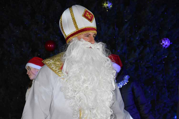 У Пирятині засяяла головна ялинка