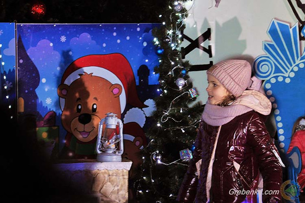 У Гребінці засяяла новорічна ялинка