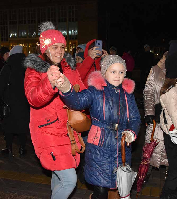 У Пирятині засяяла головна ялинка