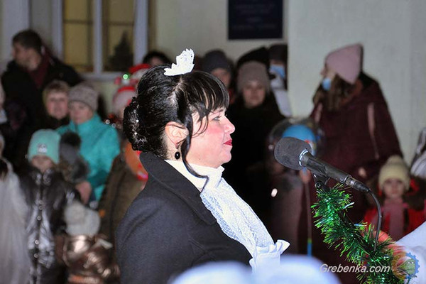 У Гребінці засяяла новорічна ялинка