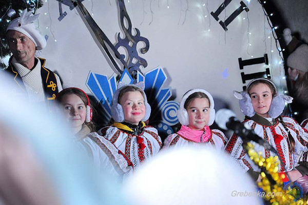 У Гребінці засяяла новорічна ялинка