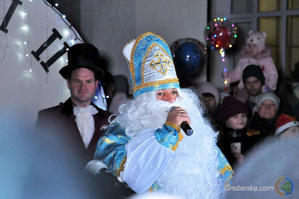 У Гребінці засяяла новорічна ялинка