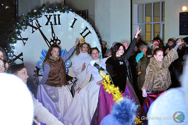 У Гребінці засяяла новорічна ялинка