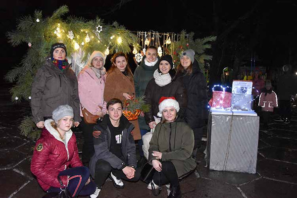 У Пирятині засяяла головна ялинка