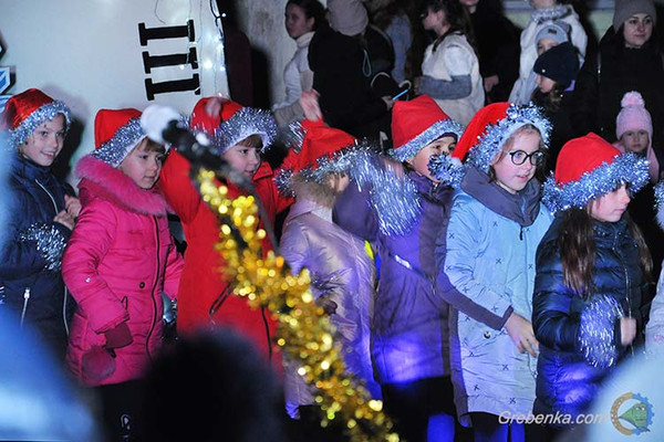 У Гребінці засяяла новорічна ялинка
