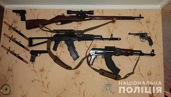 На Полтавщині спецпризначенці затримали торговця зброєю