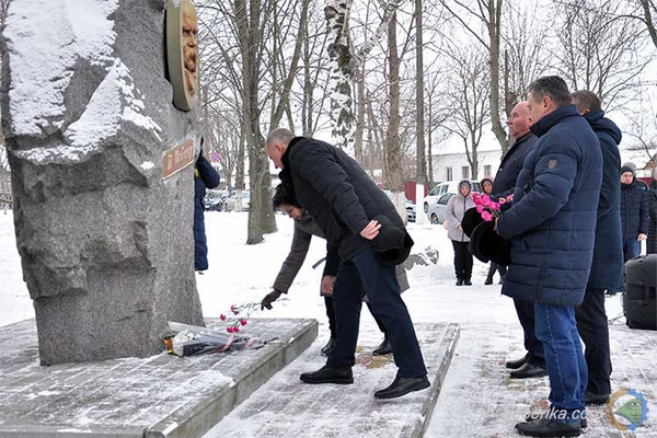 У Гребінці з нагоди Дня Соборності України відбулося покладання квітів