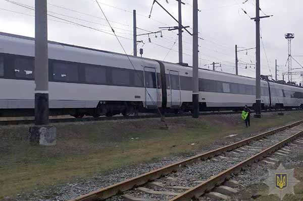 На Полтавщині швидкісний потяг Інтерсіті смертельно травмував жінку (ФОТО)