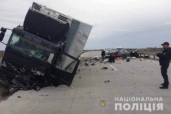  Жахлива ДТП на Полтавщині: у легковому автомобілі загинуло дві людини (ФОТО) 