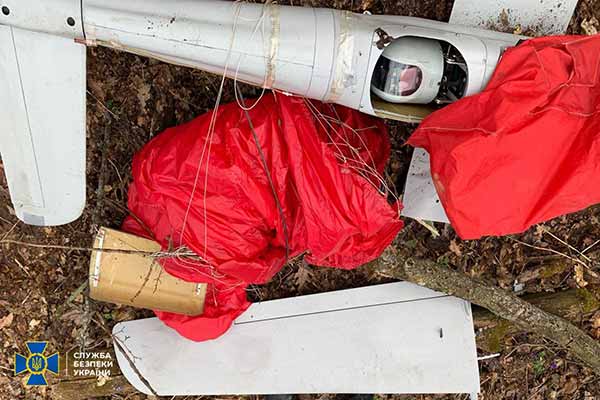 Безпілотник «Орлан-10», що знайшли у лісосмузі на Полтавщині