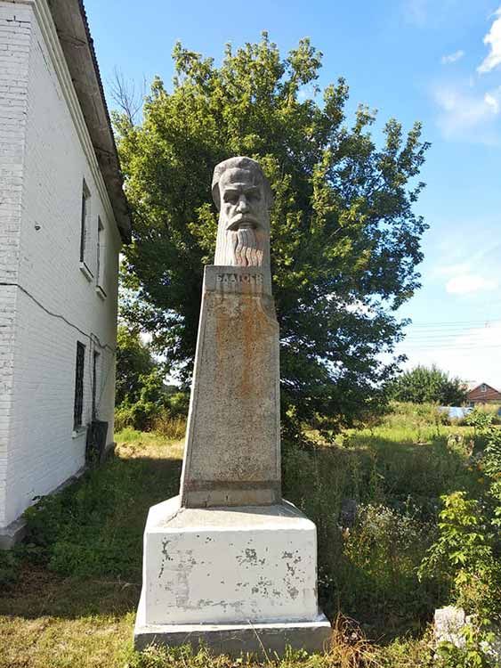 демонтаж пам’ятника соратнику Лєніна