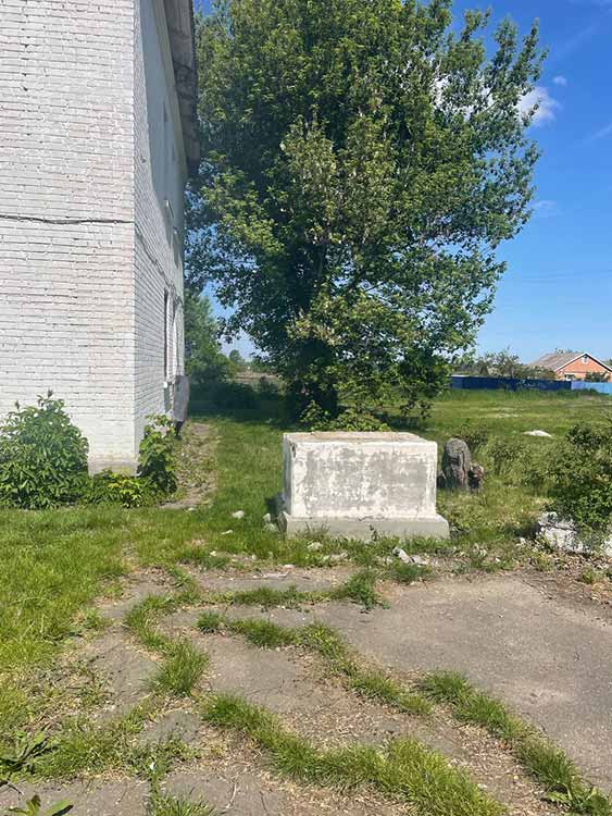 демонтаж пам’ятника соратнику Лєніна