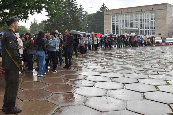 Пирятинщина попрощалася з 21-річним Ярославом Семененком