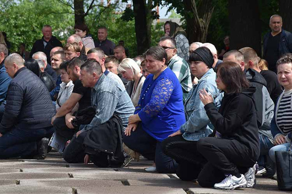 Пирятинщина попрощалася з 21-річним Ярославом Семененком