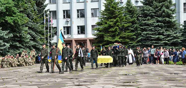 Пирятинщина попрощалася з 21-річним Ярославом Семененком