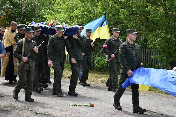 Пирятинщина попрощалася з 21-річним Ярославом Семененком