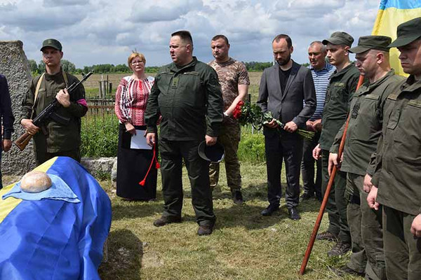 Пирятинщина попрощалася з 21-річним Ярославом Семененком