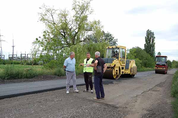 Триває ремонт на ділянці дороги між Гребінкою і Бесідівщиною