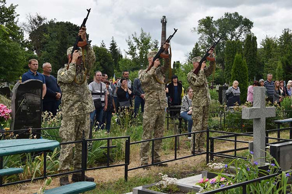 У Пирятині в останню путь провели захисника України