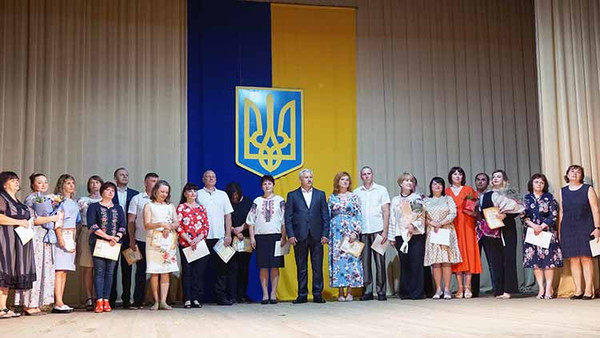 У Лубенській громаді вручили медалі випускникам