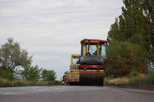 Триває ремонт на ділянці дороги між Гребінкою і Бесідівщиною